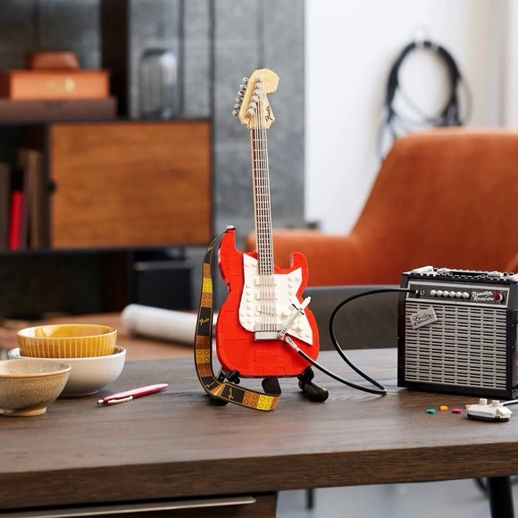 LEGO Fender Stratocaster Set NWT - Picture 11 of 15